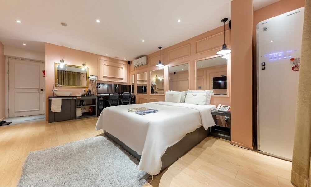 Deluxe Room - Photo 1