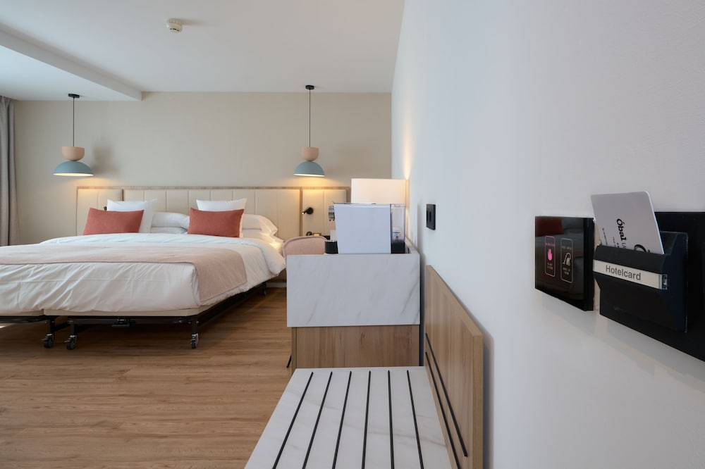 Premium Double Room thumbnail 5