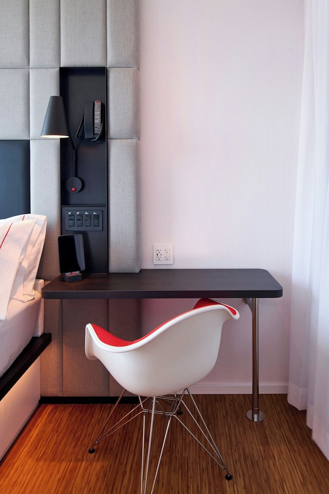 Premium Room, 1 King Bed (View) thumbnail 6