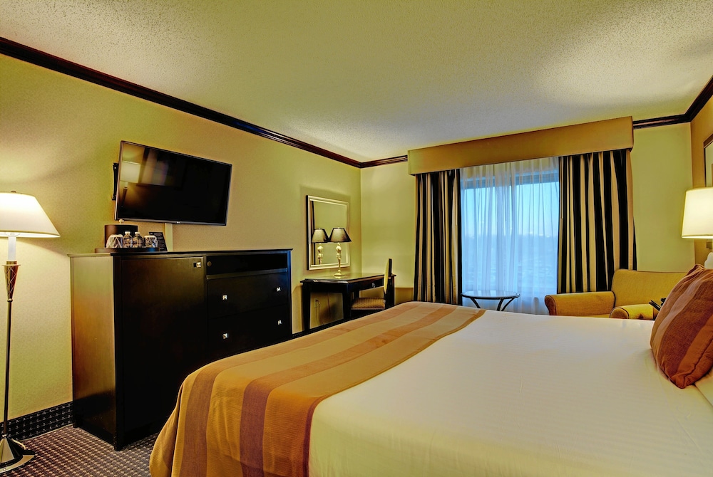 Standard Room, 1 King Bed (1 King Bed) - Photo 2