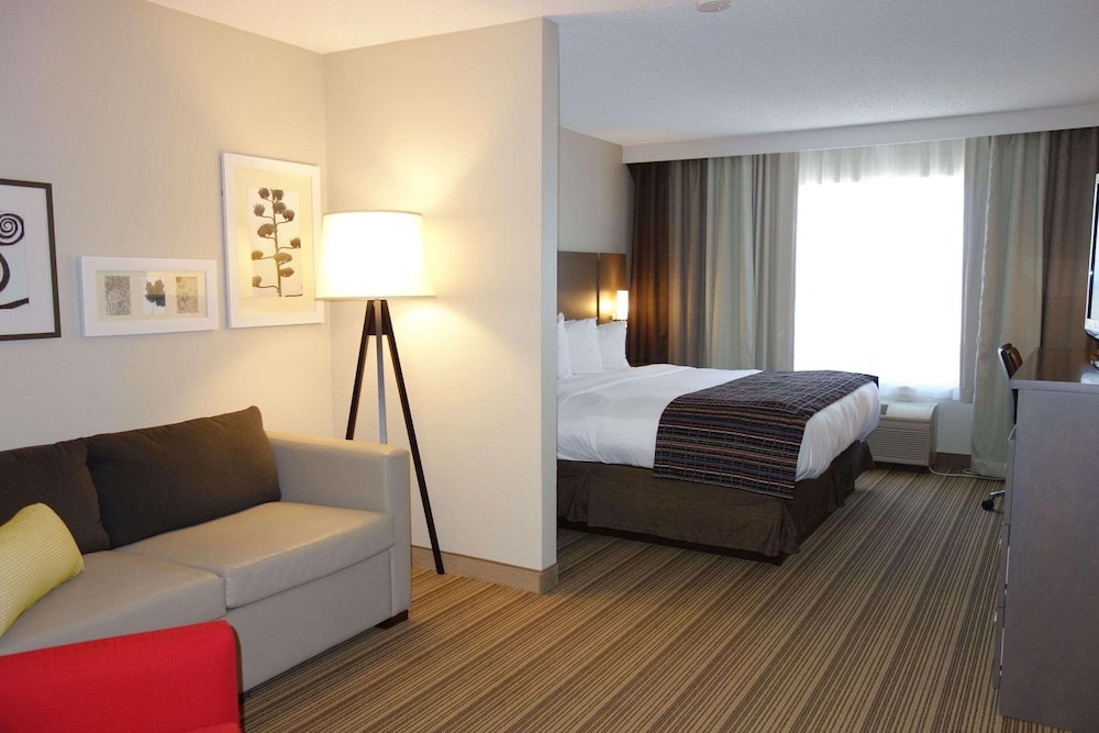 Studio Suite, 1 King Bed, Non Smoking - Photo 1