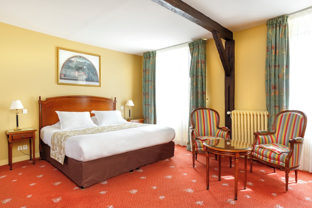Castle Suite photo 2