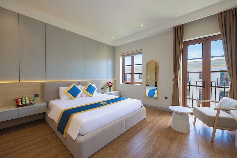 Deluxe Suite, Balcony, City View