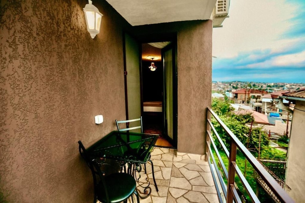 Family Quadruple Room, City View photo 3