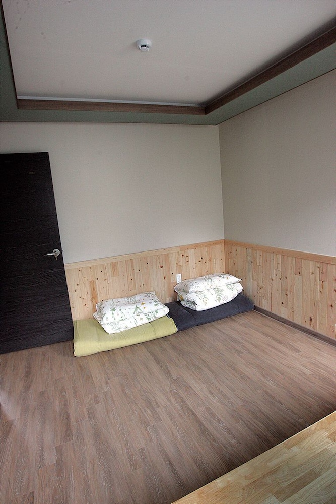 302 photo 1