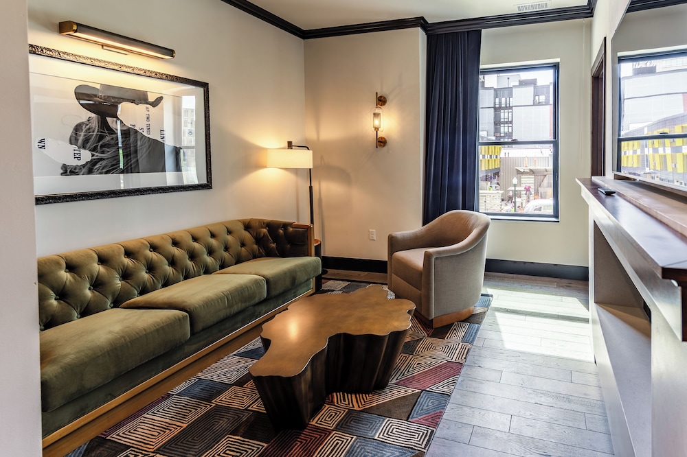 Corner Suite photo 2
