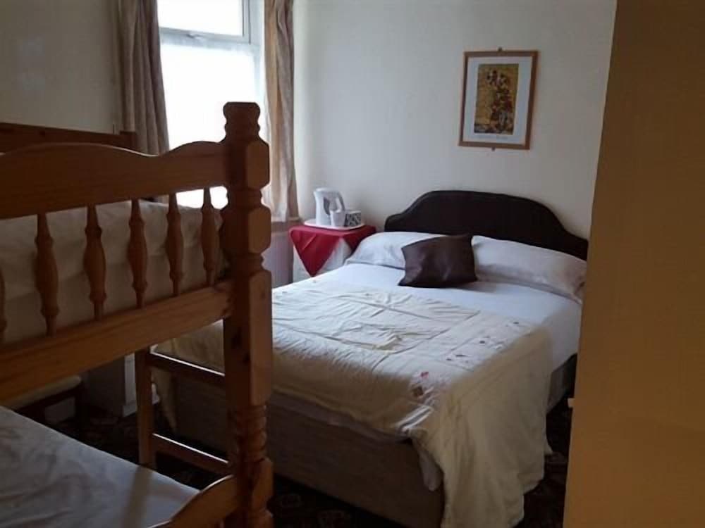 Family Room, Private Bathroom (4 Beds)