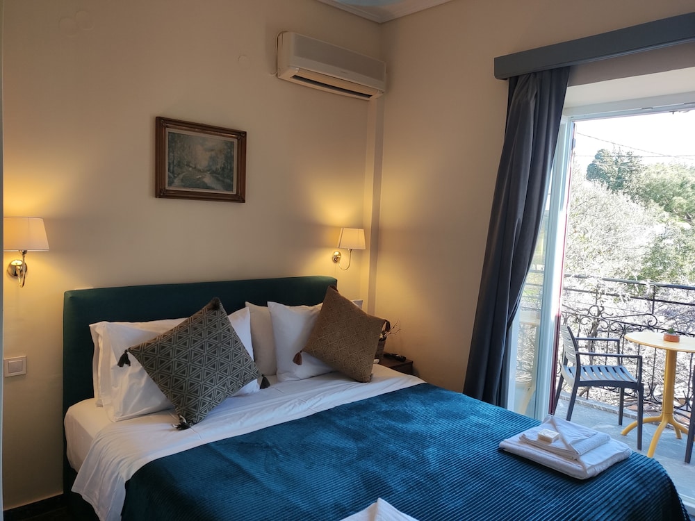 Classic Double or Twin Room, Non Smoking, Courtyard View