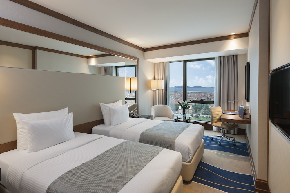 Deluxe Room with 2 Single Beds, Sea View