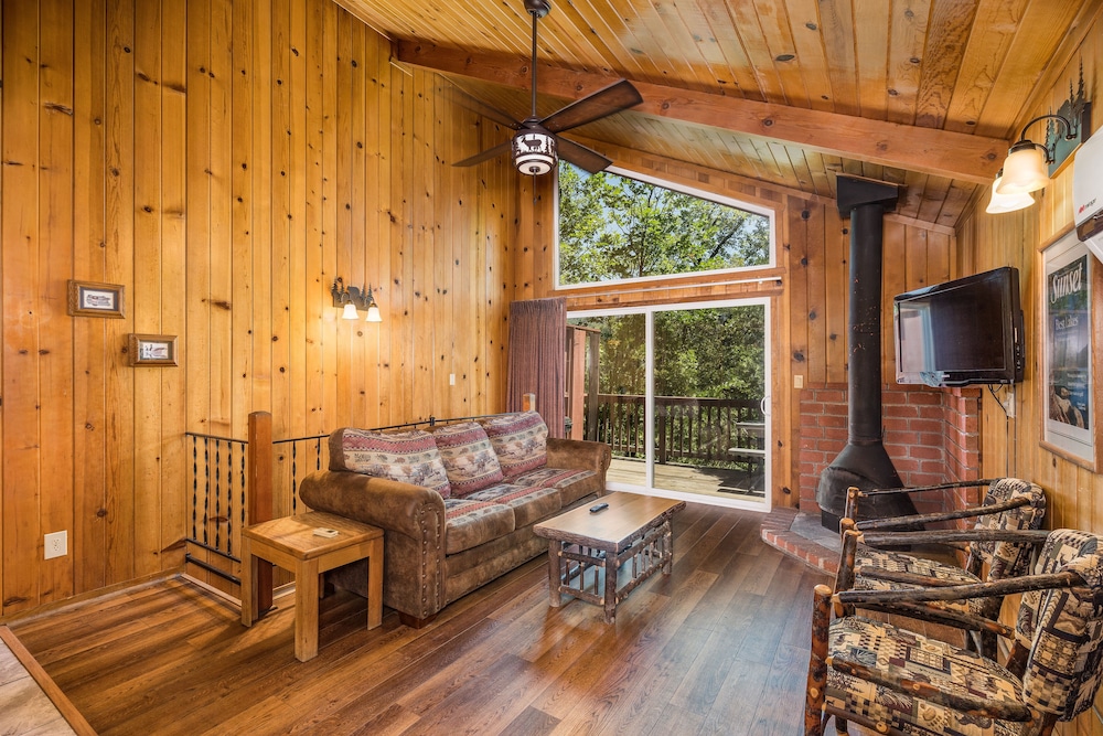 Standard Chalet, 1 King Bed with Sofa bed, Fireplace - Photo 9