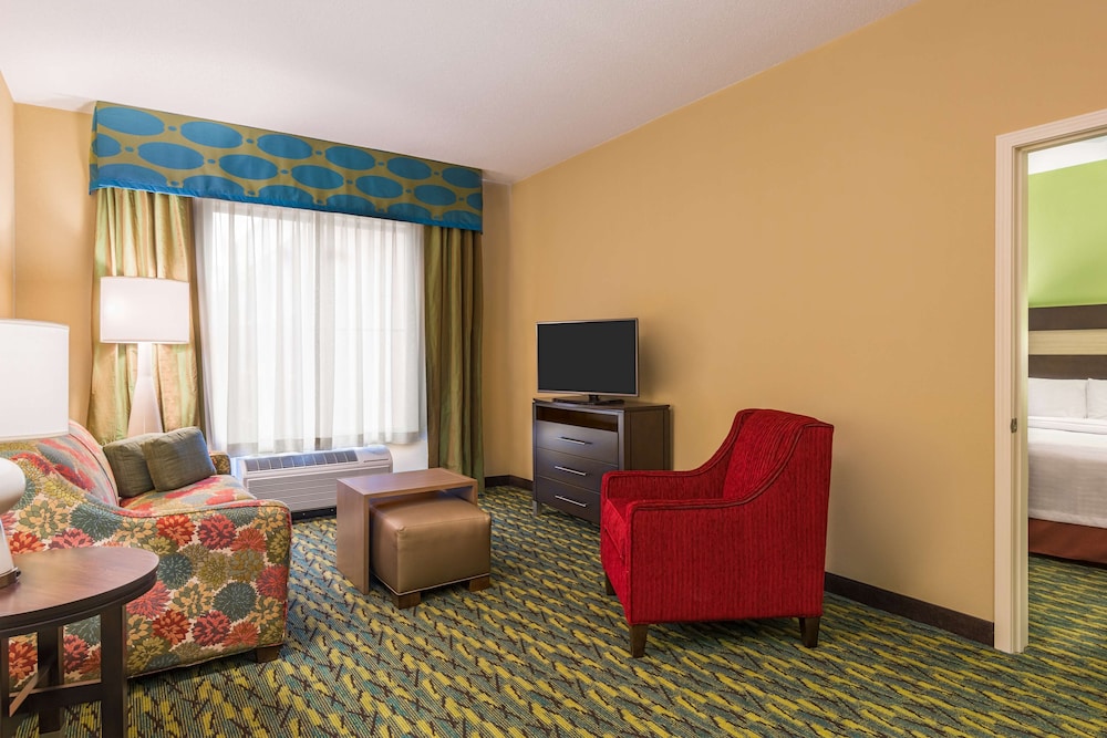 Suite, Accessible, Non Smoking (Hearing Impaired) photo 1