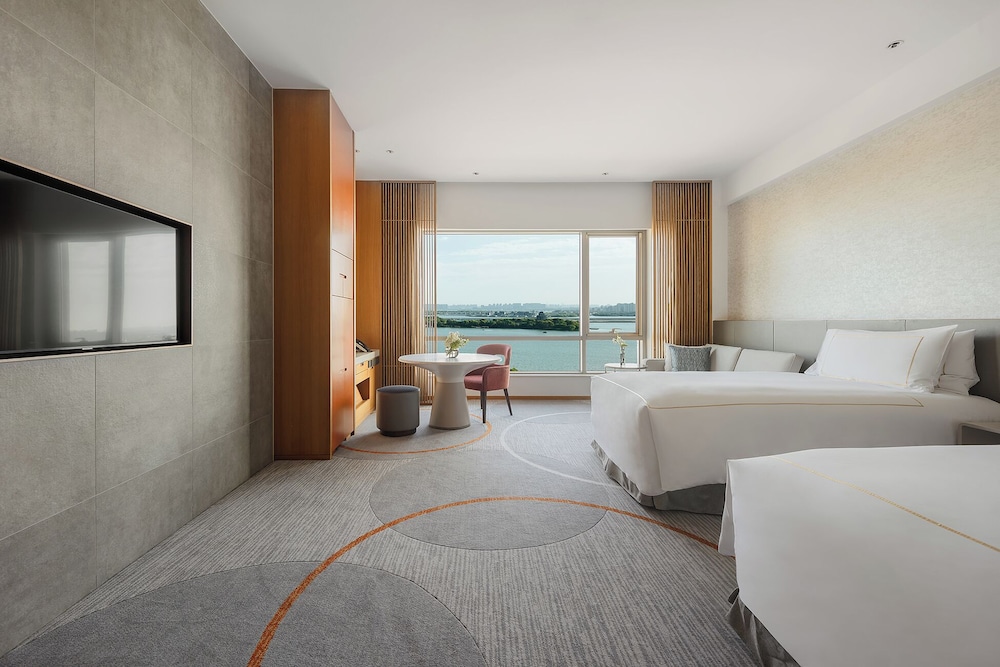 Premium Room, Multiple Beds (Jinji Lake View) - Photo 3