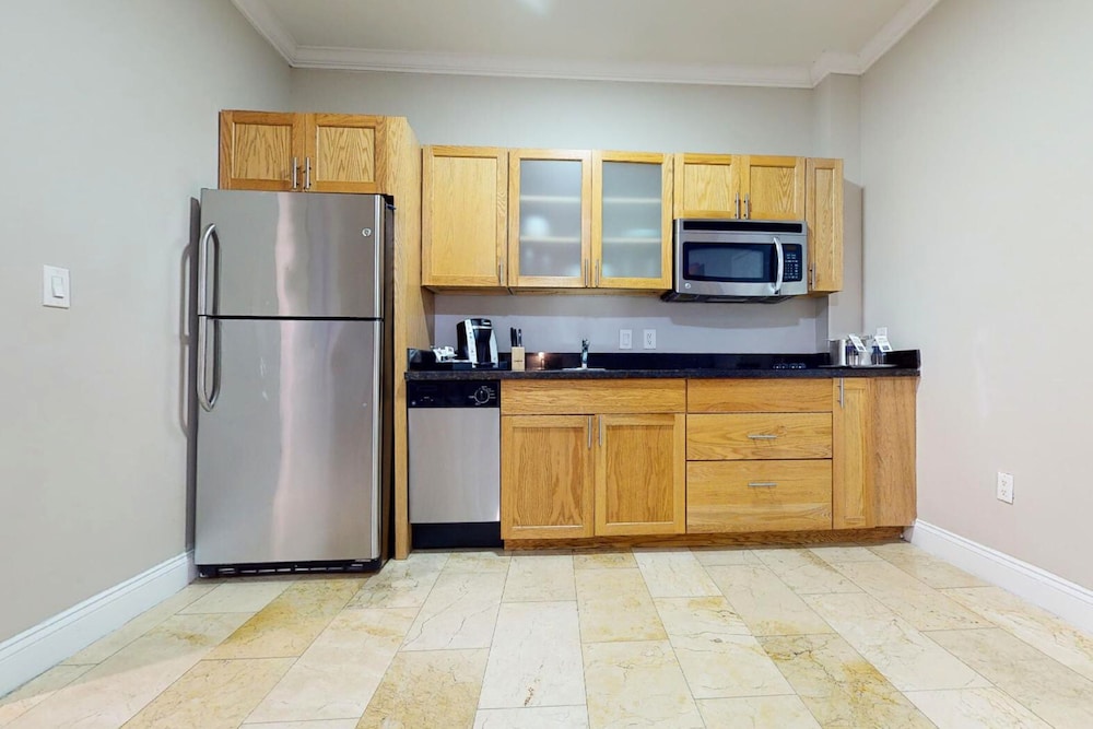Deluxe Suite, 1 Bedroom, Kitchen - Photo 9