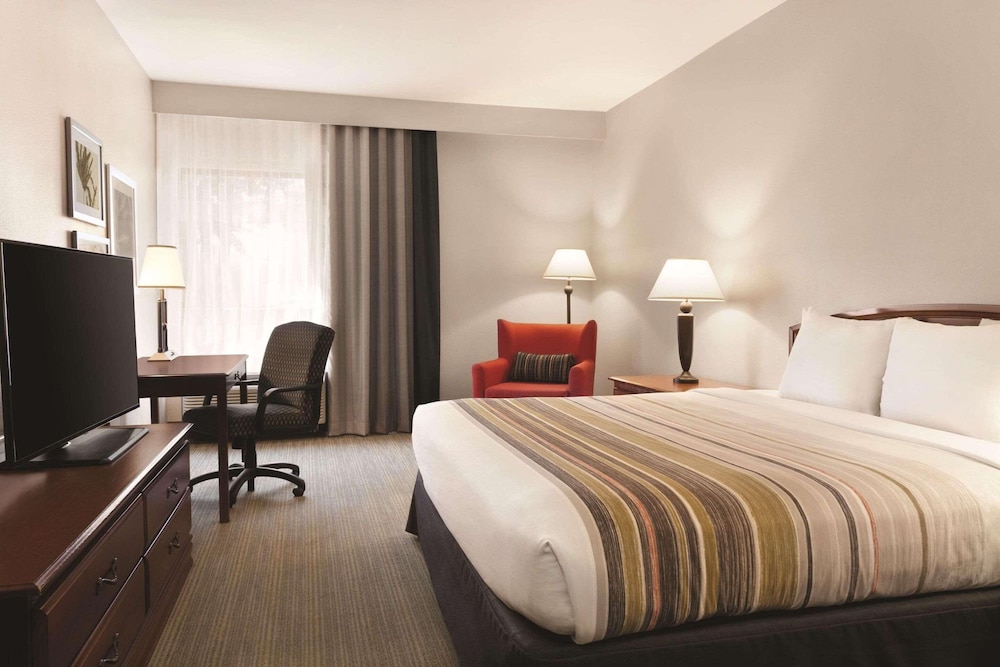 Studio Suite, 1 King Bed, Non Smoking - Photo 3