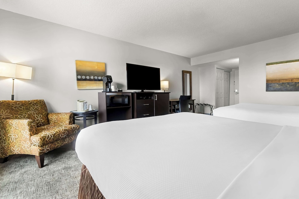 Business Room, 2 Queen Beds, Non Smoking, Refrigerator