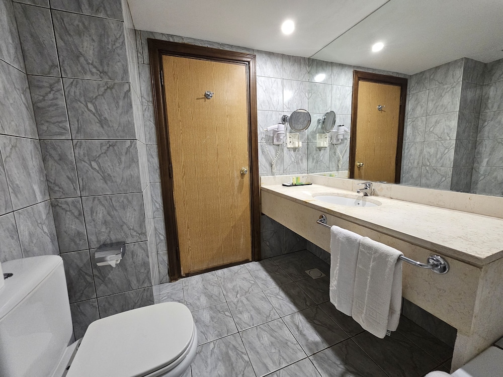 Standard Twin Room - Photo 3