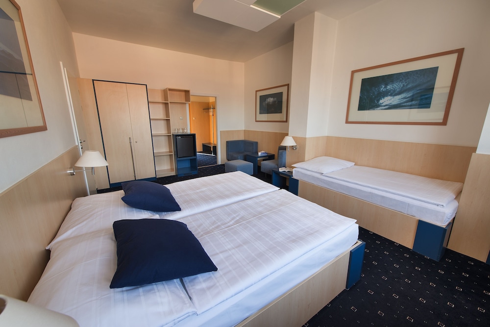 Comfort Triple Room, City View - Photo 4