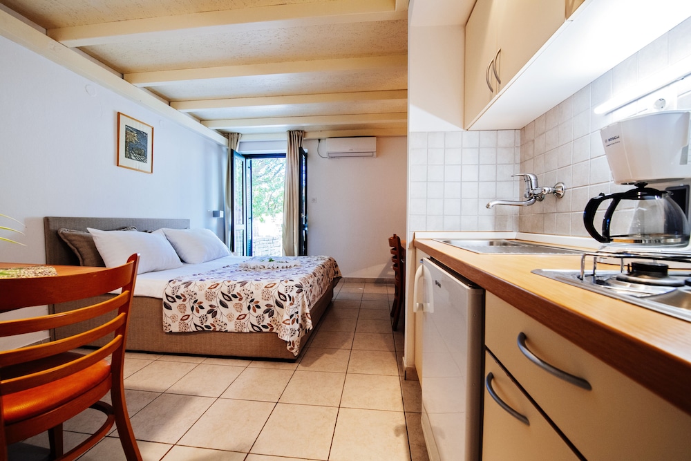 Essential Studio Apartment for 2 persons photo 2