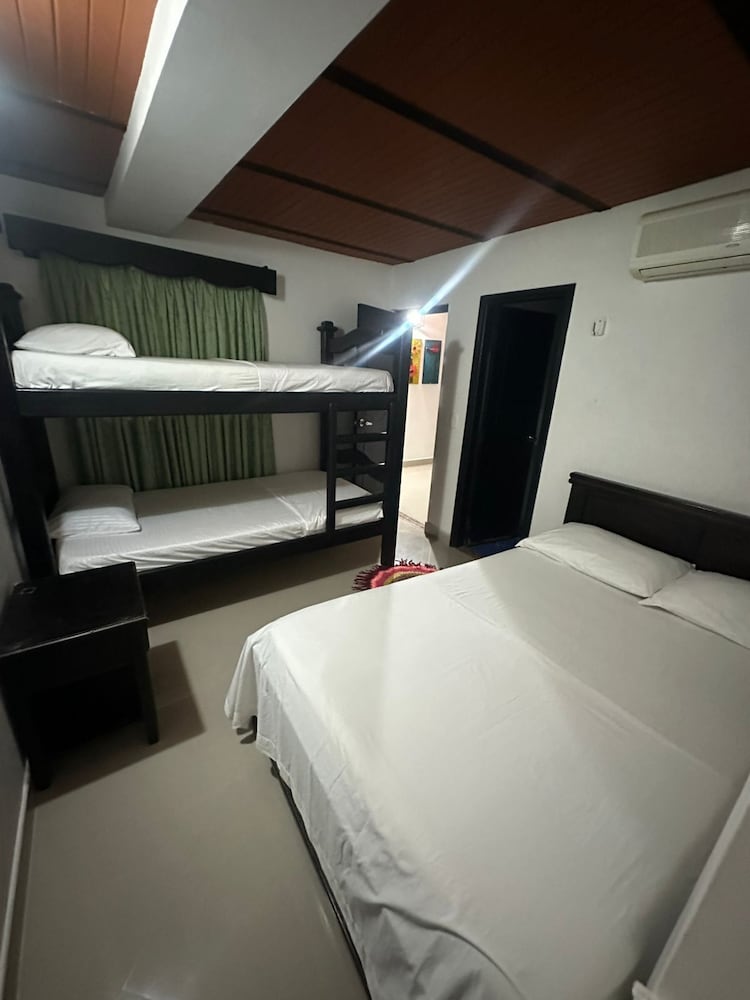 Basic Quadruple Room photo 2