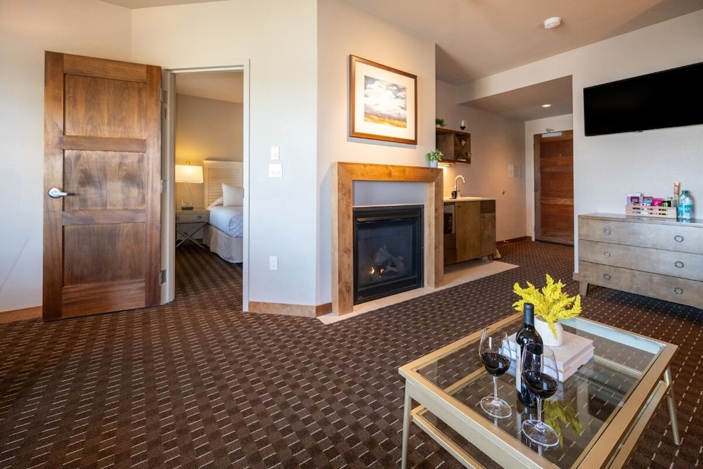Parkview King Suite photo 1