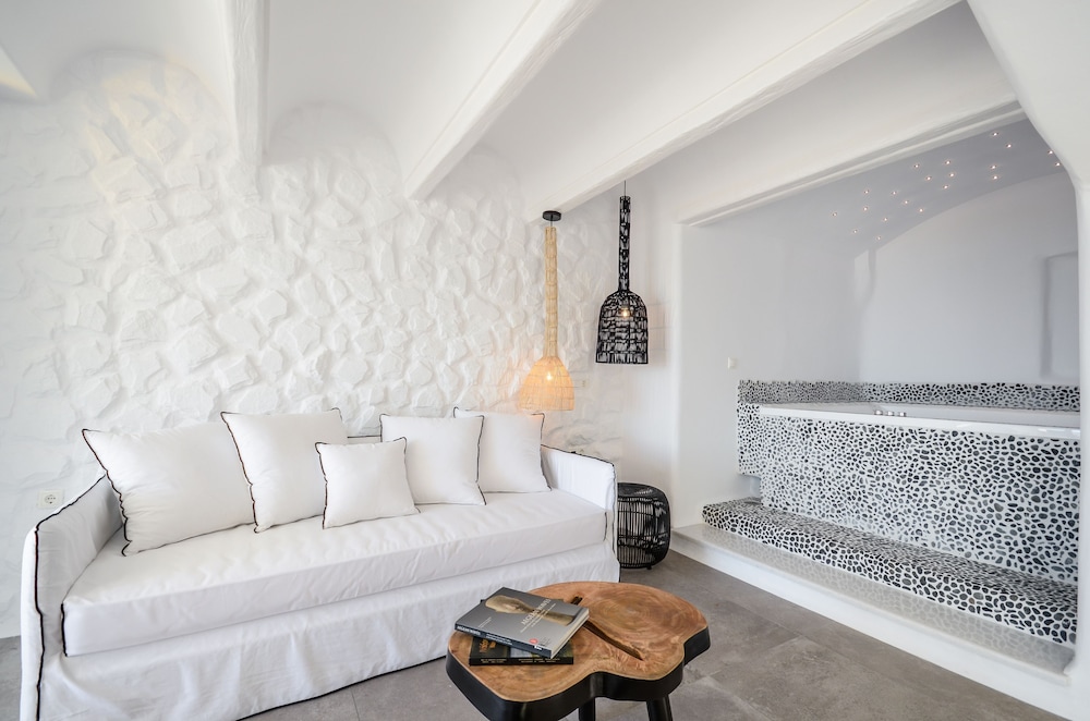 Grand Suite, Jetted Tub, Ground Floor photo 3