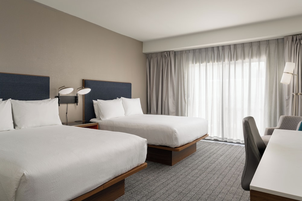 Room, 2 Queen Beds - Photo 1
