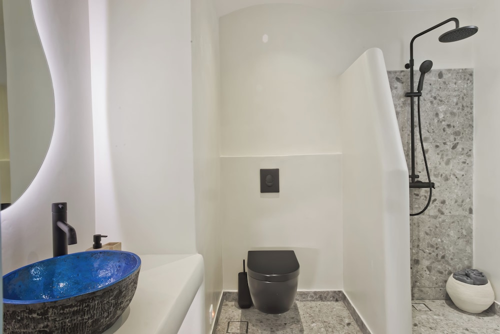 Deluxe Suite with Sea View and Outdoor Jacuzzi photo 3