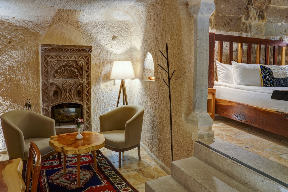 Superior Cave Room - Photo 5