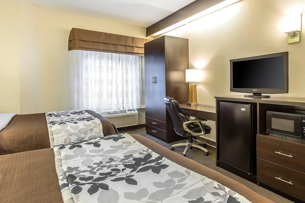 Standard Room, 2 Queen Beds, Non Smoking - Photo 3