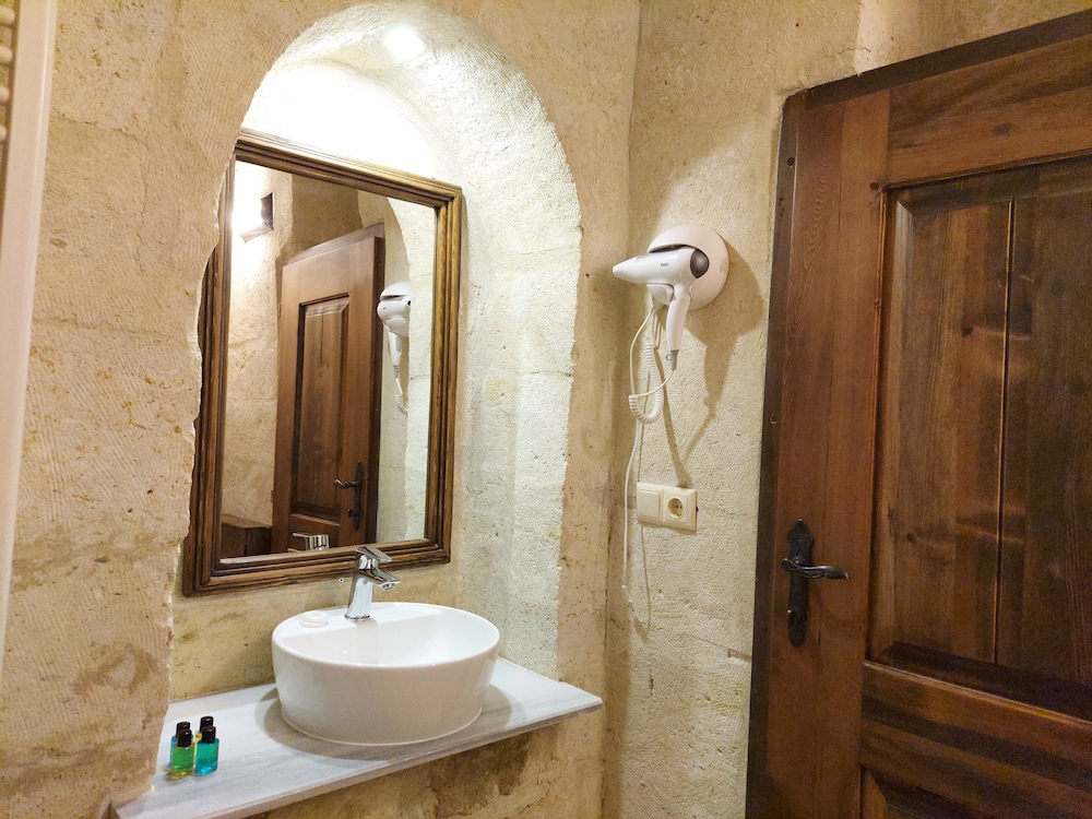 Standard Double Room - Photo 7