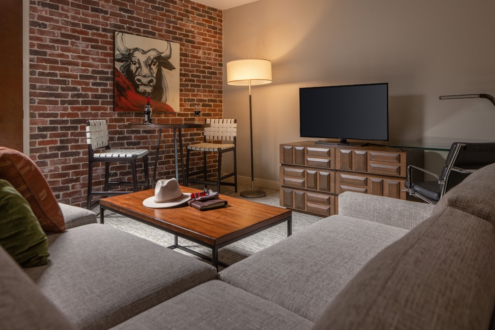 Suite, 1 King Bed, Accessible, Non Smoking (City View) - Photo 7