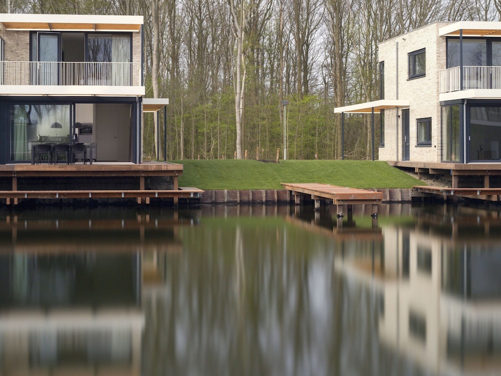 Villa photo 2