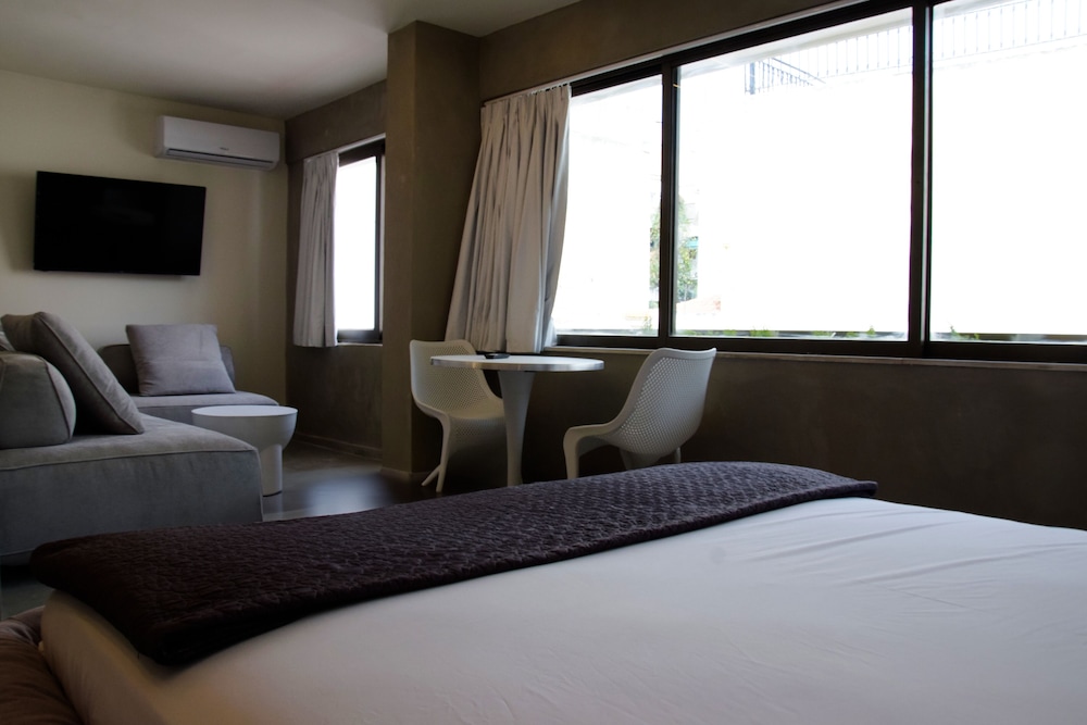 Deluxe Suite, Courtyard View photo 3