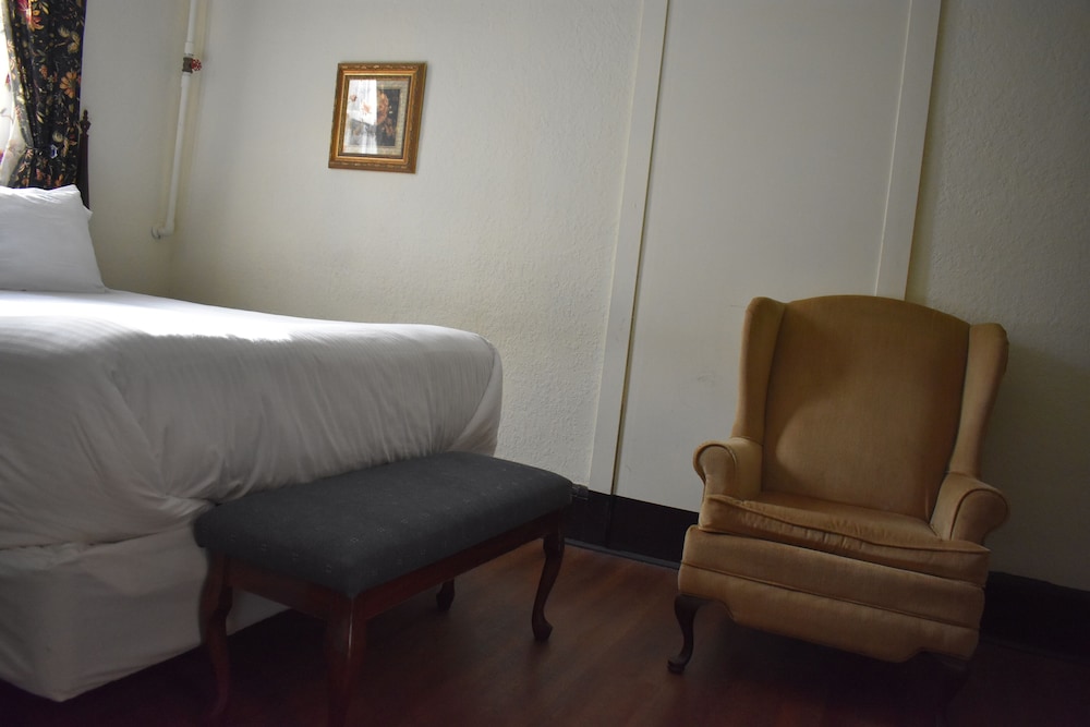 Room 101, Queen Bed, Non Smoking photo 2