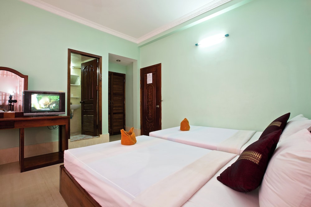 Standard Triple Room, City View
