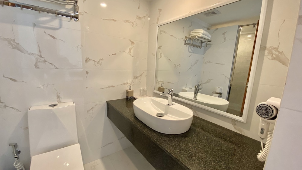 Deluxe Double Room, Balcony, City View - Photo 5