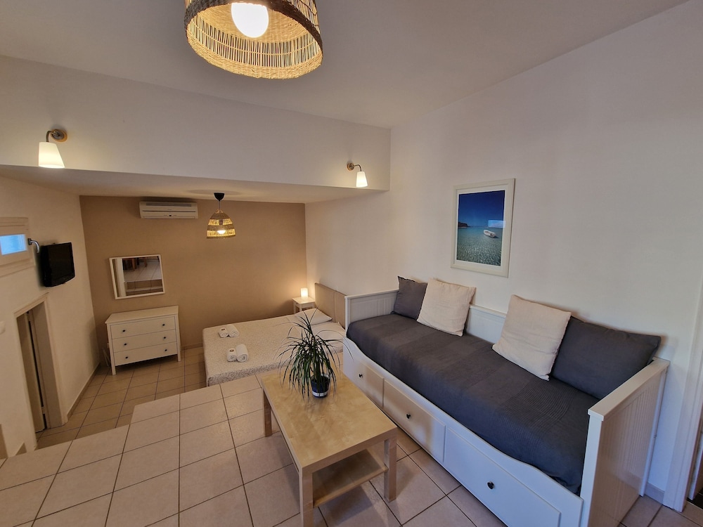 Deluxe Studio (Tzitzikas) photo 1