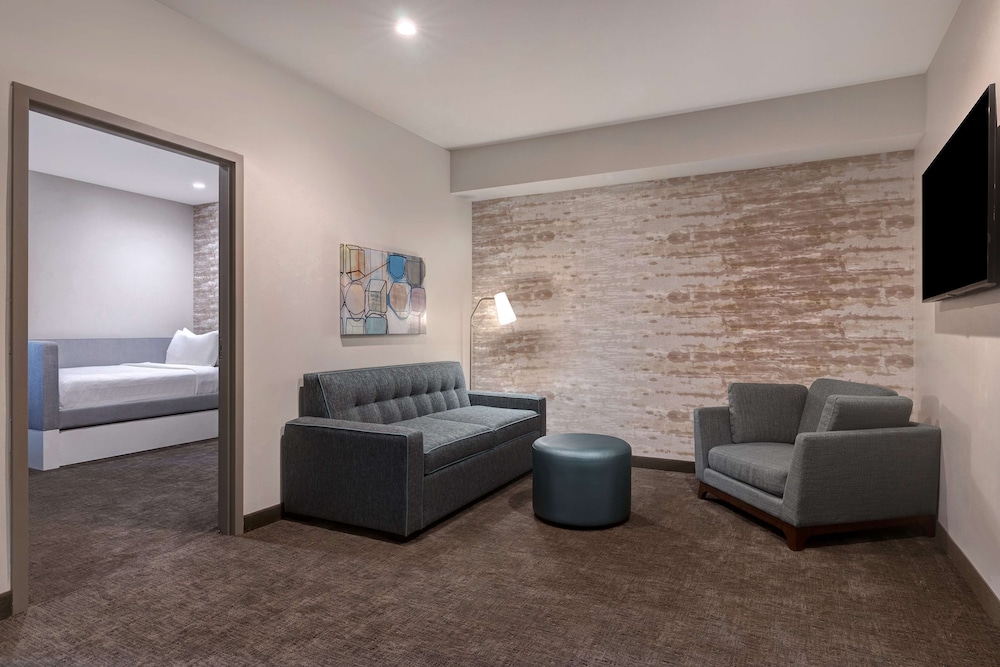 Suite, 2 Bedrooms, Non Smoking - Photo 7