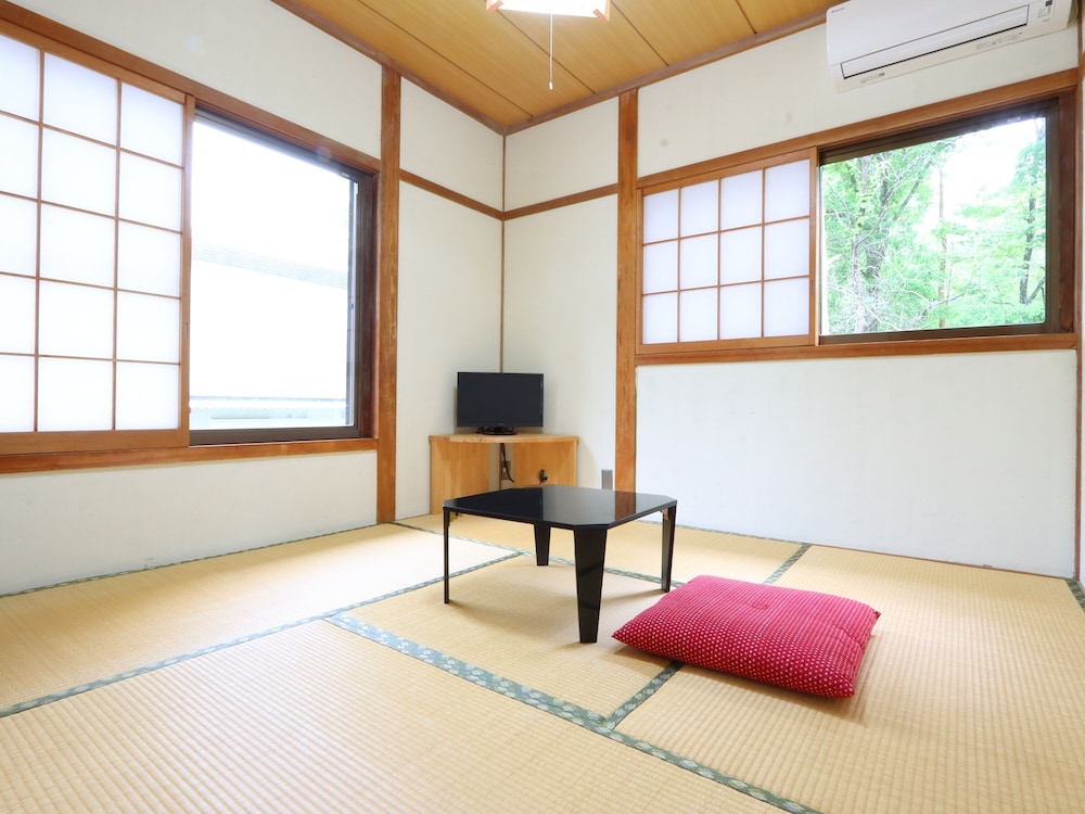 Japanese-style room 4.5-5 tatami mats - Photo 1