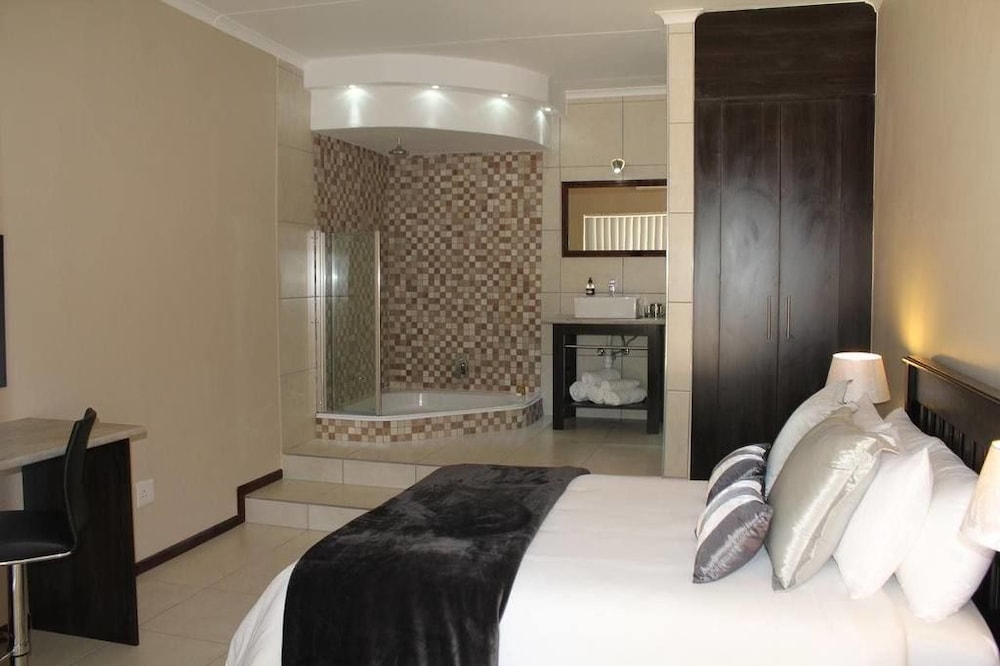 Honeymoon Suite