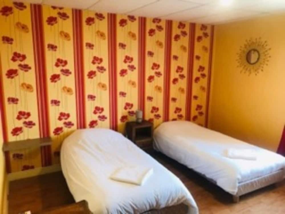 Standard Twin Room photo 3