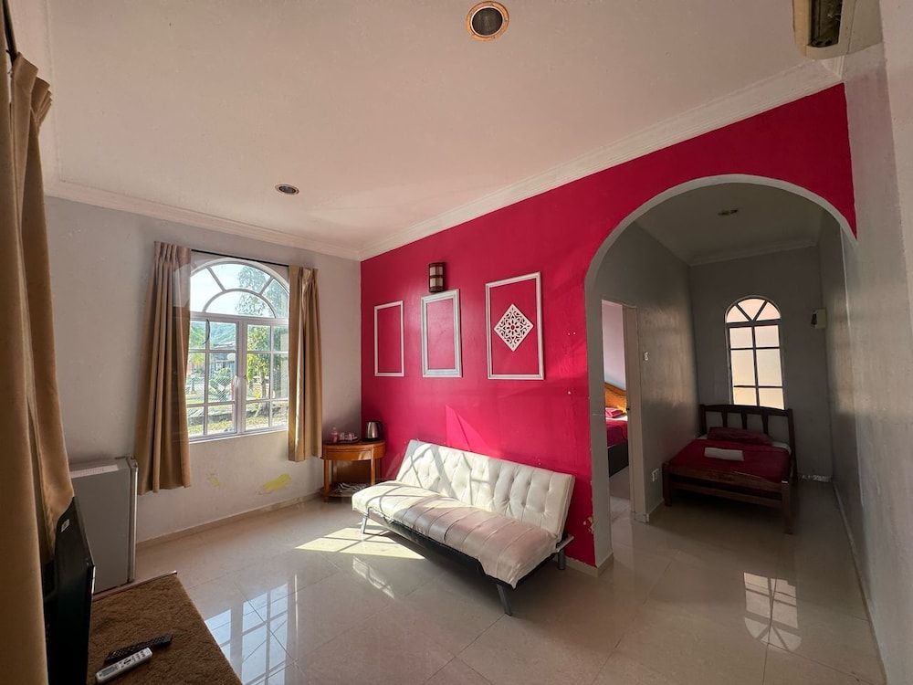 Basic Quadruple Room, Partial Sea View