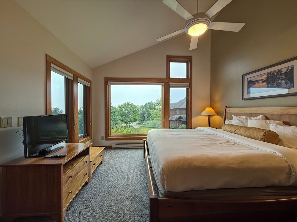 Quadruple Room (Hillside 1 Bedroom Condo w/ loft) photo 1