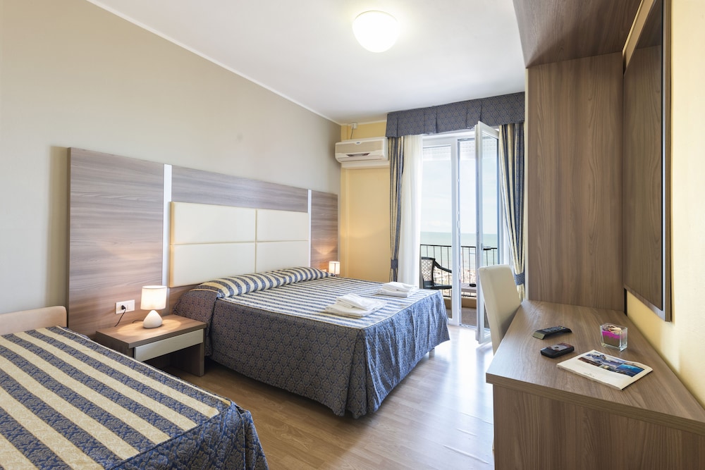 Triple Room, Balcony, Sea View photo 1