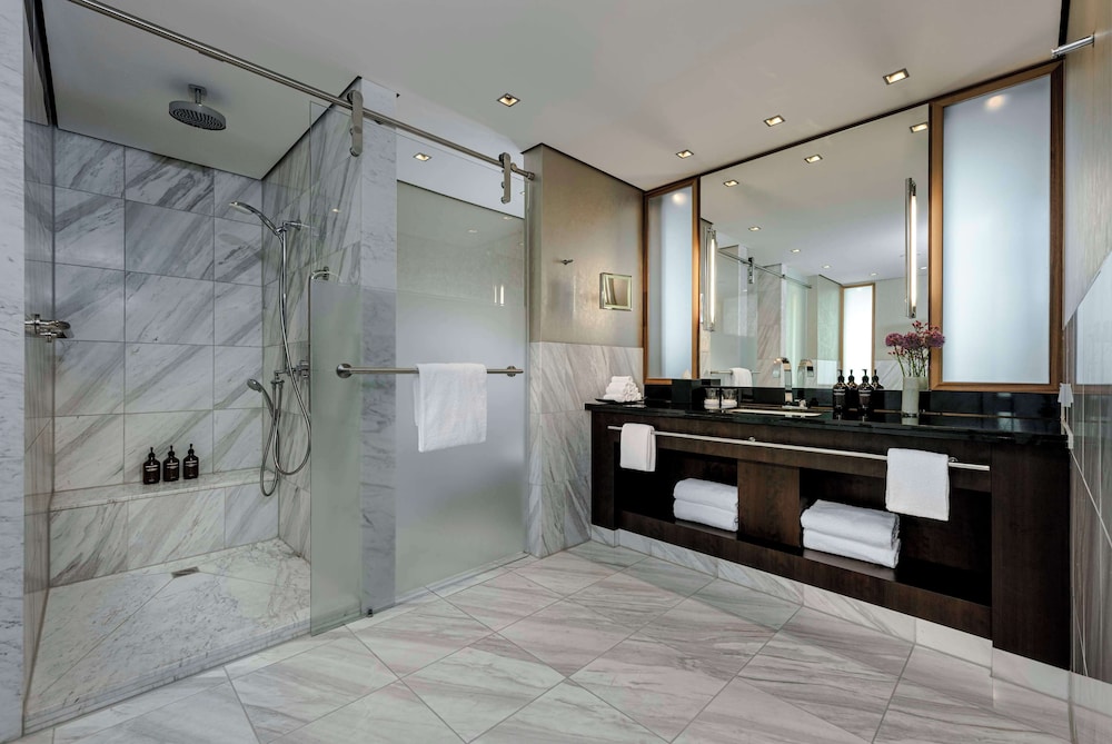 Signature Suite, Patio, City View - Photo 8