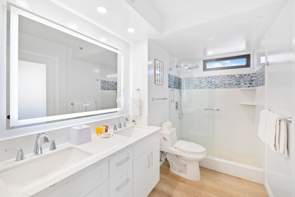 Premium Remodeled Condo with Ocean View and Parking: Premium Suite, 1 Bedroom, Air conditioning, Ocean View (0147) photo