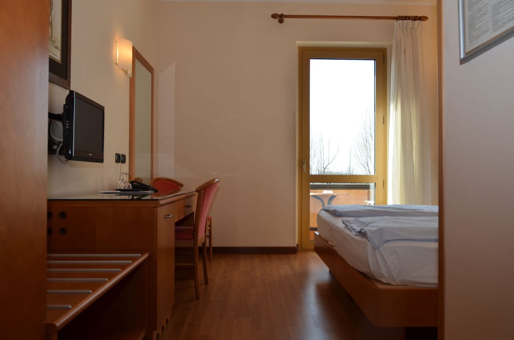 Superior Triple Room, Balcony - Photo 1