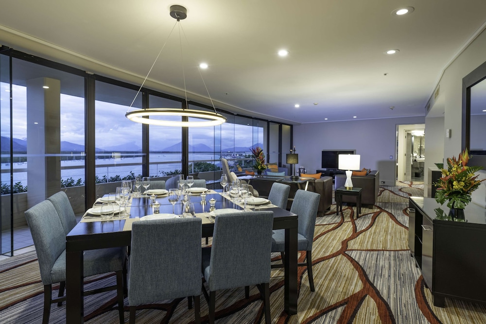 Hilton Premier Suite thumbnail 6