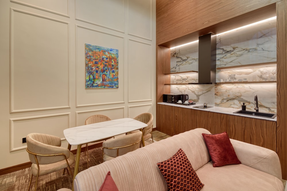 Royal Suite photo 2