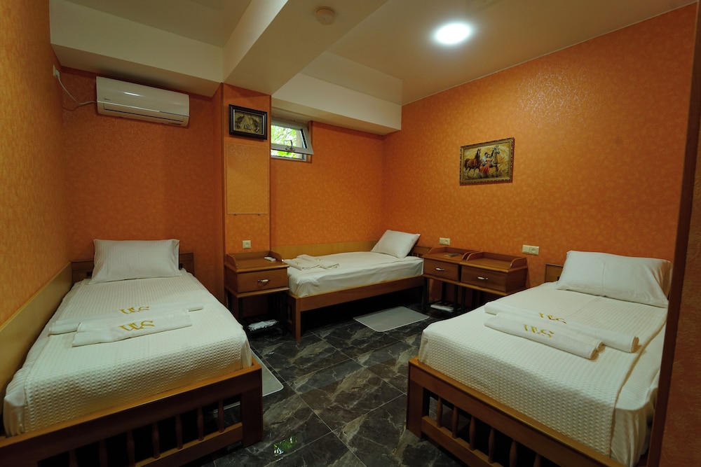 Comfort Triple Room